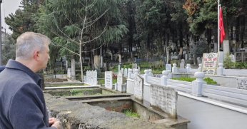 Kabri başında dualarla anıldı!