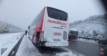 TEM’de aynı noktada 6 aracın karıştığı 3 farklı kaza: 1 yaralı