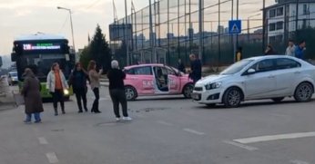 Alikahya’da maddi hasarlı kaza meydana geldi