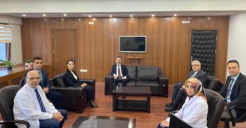 Vali İlhami Aktaş’tan İzmit Seka Devlet Hastanesine Tıp Bayramı Ziyareti