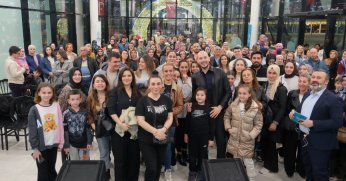 Fenomen Cem Özkök, sevenleri ile bir araya geldi