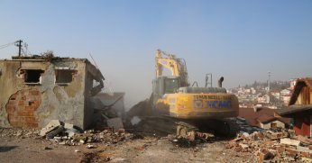 Cedit’te 7 bina daha yıkıldı