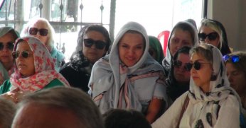 Demet Akalın kuzenini son yolculuğuna uğurladı!