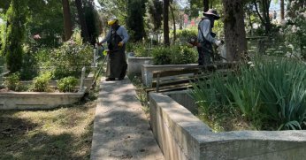 Kartepe’de Bayram Öncesi Mezarlıklarda Temizlik Hassasiyeti