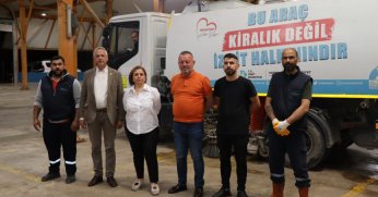 İzmit Belediyesi’nden Yeşilova Pazarı’nda Bayram Öncesi Gece Mesaisi