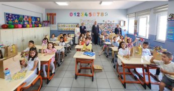 BAŞKAN SEZER, ÖĞRENCİLERİN KARNE HEYECANINA ORTAK OLDU