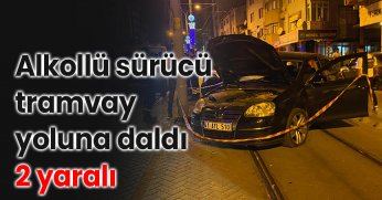 Alkollü sürücü tramvay yoluna daldı: 2 yaralı