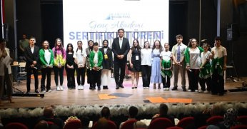 Kartepeli Gençlerden İngilizce Tiyatro Oyunu 