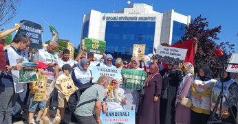  250 Kişi Büyükşehir Önünde Eylem Yaptı