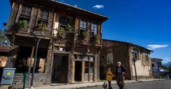 GÖLCÜK SARAYLI’NIN SİMGELERİNDEN OLAN TARİHİ BİNA RESTORE EDİLECEK