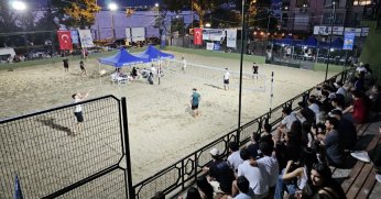 GÖLCÜK'TE HER YIL ŞENLİĞE DÖNÜŞEN TURNUVA BAŞLADI