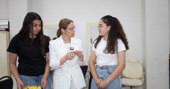 Başkan Vekili Abiş’ten KO-MEK yaz kurslarına ziyaret