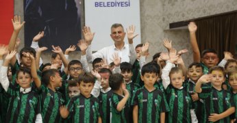 GÖLCÜK'TE SÜNNET ÇOCUKLARININ MUTLULUĞU ŞÖLENE DÖNÜŞTÜ