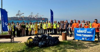 Kıyılarda yarım saatte kilolarca atık toplandı