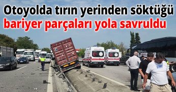 Otoyolda tırın yerinden söktüğü bariyer parçaları yola savruldu