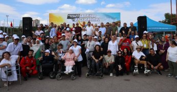 Özel bireyler, yarış pistinde sürüş deneyimi yaşadı