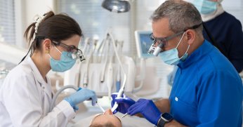 Diş İmplantı Öncesinde Kemik Artırım İşlemleri Hayati Rol Oynuyor