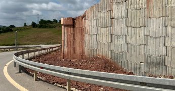 Yol çökme riskiyle karşı karşıya