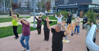 60+ AKTİF YAŞLANMA KULÜBÜ FARKLILIĞINI GÖSTERİYOR