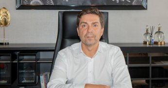 Bayrağı Bıraktı Ama Mücadeleyi Değil