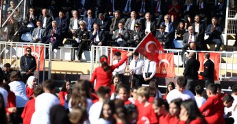 Cumhuriyet Sevgisi Derince’yi Sardı