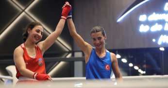 Ayşen, Riyad’da şanlı bayrağımızı göndere çekti