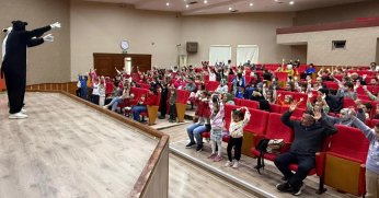 Gölcüklü Çocukları Neşelendiren Tatil Hediyesi