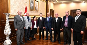 Gölcük İlçesi Muhtarlarından Vali İlhami Aktaş’a Ziyaret