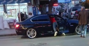 Otomobilinde defalarca bıçaklanan genç adam öldü