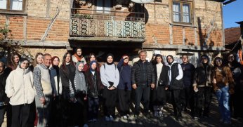 Körfez Belediyesi’nden Gençlerle Doğa Yürüyüşü