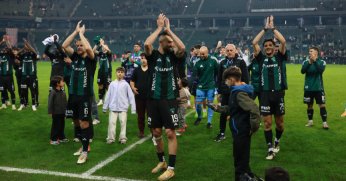 Serdar Dursun galibiyeti göbek atarak kutladı