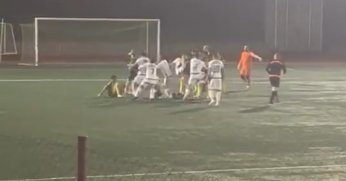 Amatör maçta futbolcular tekme tokat birbirine girdi