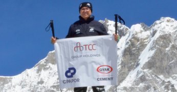 Everest’te OYAK Çimento Gururu