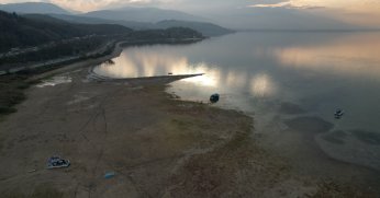 Sapanca Gölü her gün santim santim yok oluyor