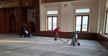 Çayırova'da cuma vaazı sırasında içeriye köpek giren cami dezenfekte edildi