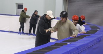 YADEV öğrencileri buz pistinde unutulmaz anlar yaşadı