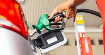 Petrol fiyatları yeni haftaya yüzde 1'in üzerinde artışla başladı