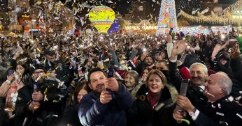 İzmitliler 2026’ya Belsa Meydanında ‘Merhaba’ dedi