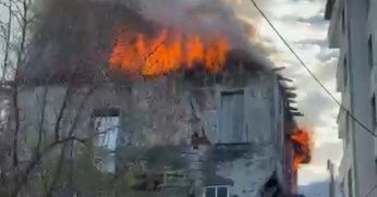 Uykusunda yakalandığı alevlerden son anda kurtuldu