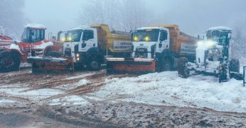 Kartepe’de Karla Mücadele Tüm Hızıyla Sürüyor