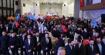 Salon Doldu Taştı, Binlerce Genç Tek Yürek Oldu