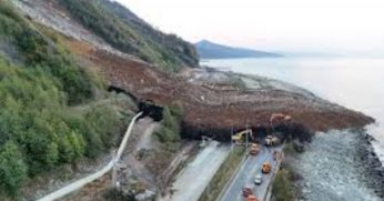 İzmit–Kandıra yolunda heyelan nedeniyle bağlantı yolu trafiğe kapatıldı