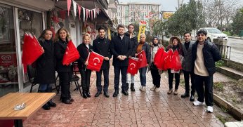 İYİ Parti İzmit Teşkilatı Türk Bayrağı İçin Sahaya İndi