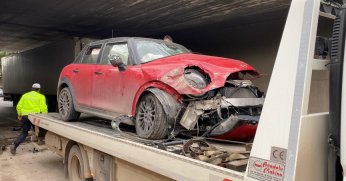 Kontrolden Çıkan Araç Köprü Ayağına Çarptı Sürücü Yaralandı