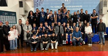 Çayırova’nın U18 basketbol takımı Kocaeli ikinciliğini elde etti