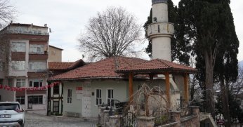 İzmit’te Asırlara Direnen Yumurtacı Camii Restorasyon İçin Kapatıldı