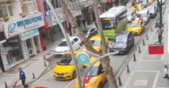 İzmit’te Taksicilerden Türk Bayrağı Konvoyu