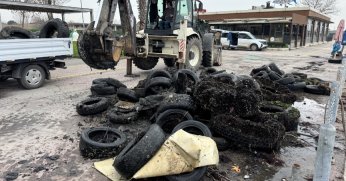 İzmit Körfezi'nde deniz dibinden 50 lastik çıktı