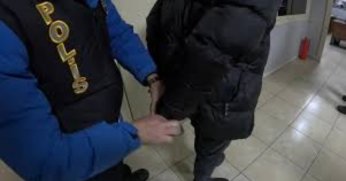  ''Baş komiserim'' diyerek 4 milyonluk vurgun yaptılar, gerçek polislere yakalandılar