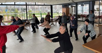 +60 Yaş Kulübü’nde spor ve zihinsel egzersiz bir arada